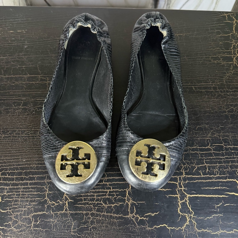 Tory Burch Textured Black Flats with Gold Emblem - Picture 2 of 12